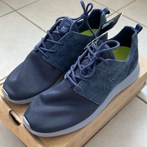 NWT Nike Roshe Run Premium Asia Release Men’s US7.5 525234-447